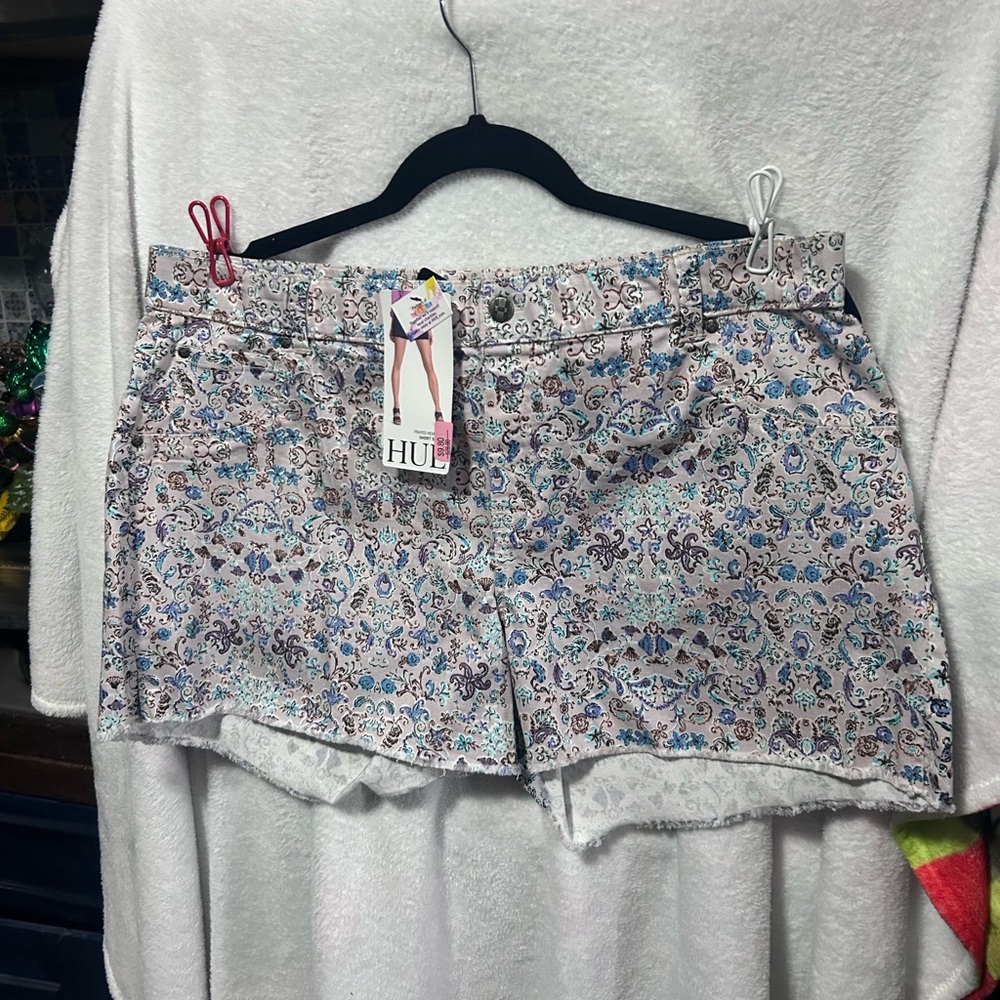 Floral print shorts—XL